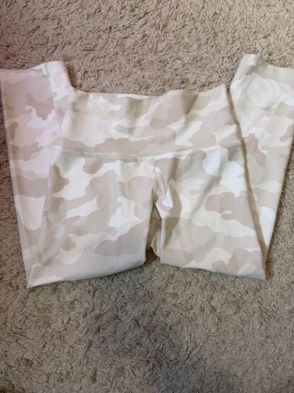 Camo Capri Leggings in Light Beige and Cream